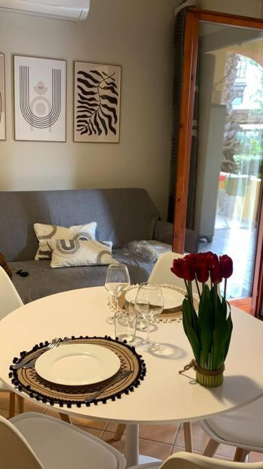Nest House - Esclusivo Appartamento Marina Di Olbia- Mater Olbia - Beaches - Close To The Airport - Private Parking- Full Comforts - エクステリア 写真