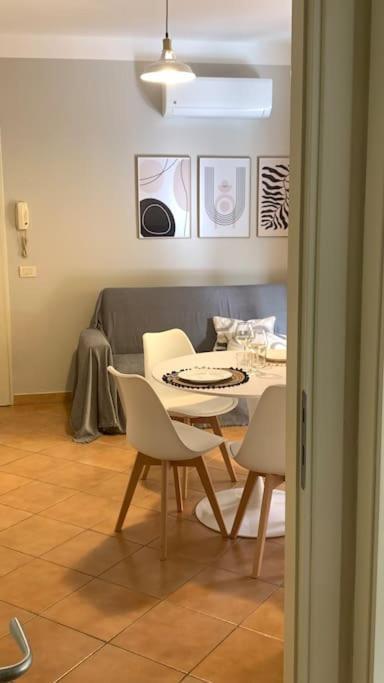 Nest House - Esclusivo Appartamento Marina Di Olbia- Mater Olbia - Beaches - Close To The Airport - Private Parking- Full Comforts - エクステリア 写真
